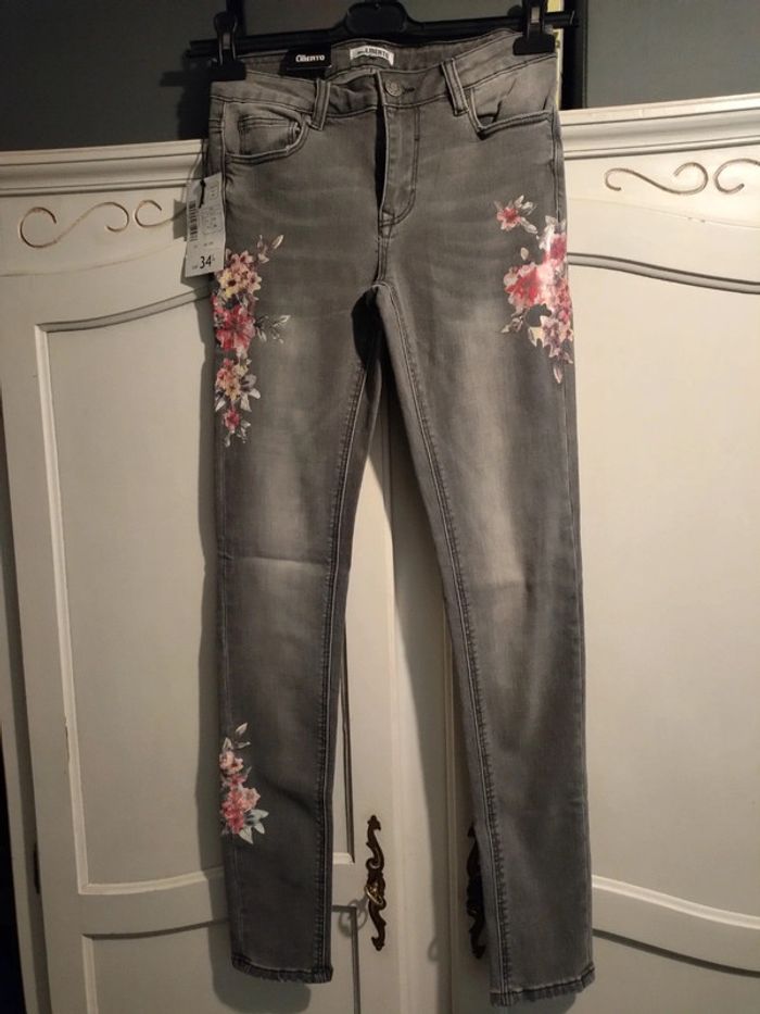 Jean Liberto couleur gris en elastane neuf avec étiquette taille 36(prix d achat 34€)