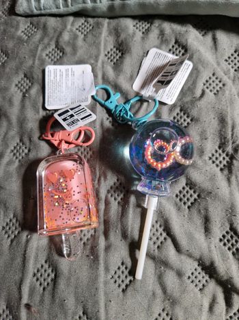 Lot de 2 porte-clés neufs