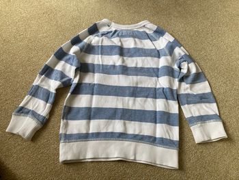 Pull léger à rayures