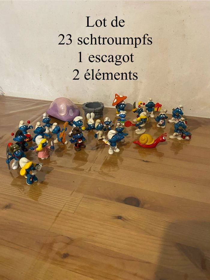 Lot de 23 schtroumpfs + escagot +accessoires toit maison et bas de puit peyo vintage 1971..
