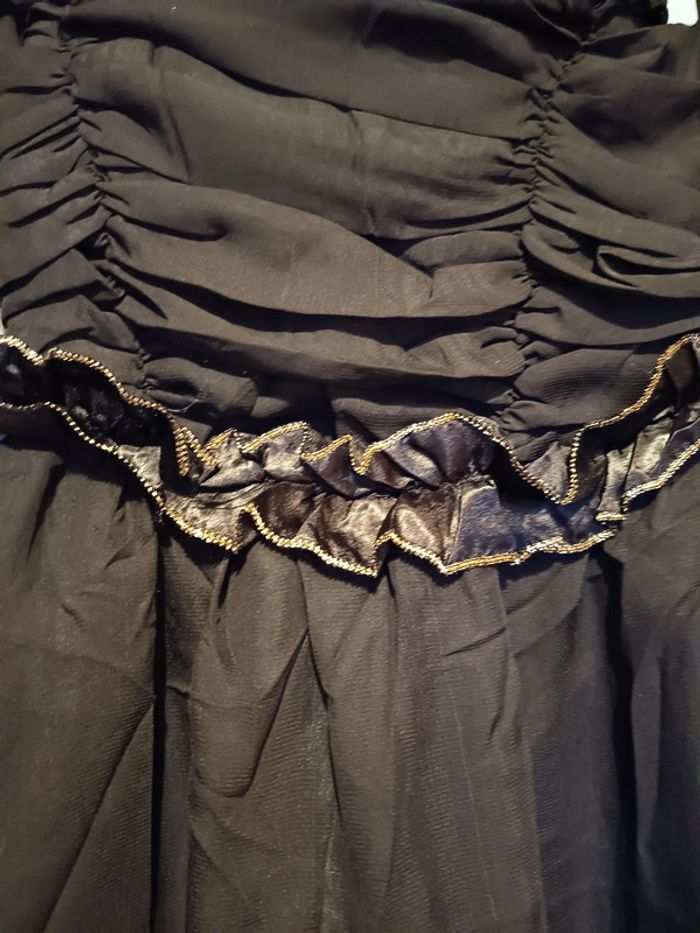 Robe de soirée noire, demi bustier une bretelle épaule gauche satin filet or. Marque U Queenie - photo numéro 6