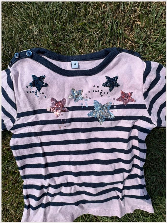 T-shirt 4 ans à rayures avec des étoiles à sequins - photo numéro 2