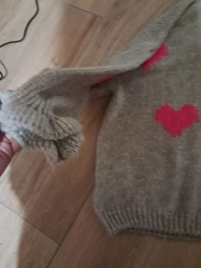 Pull avec cœur neuf - photo numéro 3
