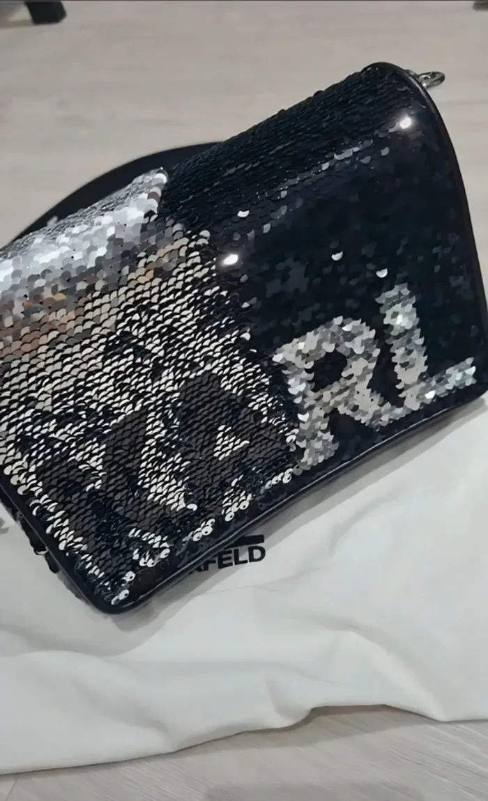 Sac rabat en cuir et sequins réversibles noir/argent. Karl Lagerfeld authentique. Neuf 🥰 - photo numéro 2