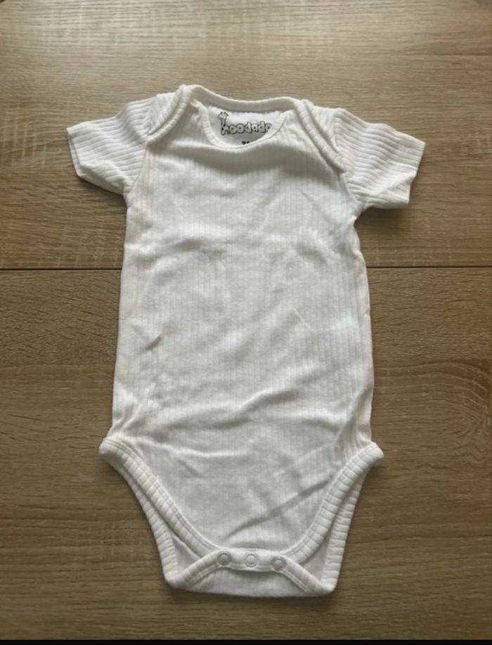 Lot de 4 bodies-taille 9 mois - photo numéro 4