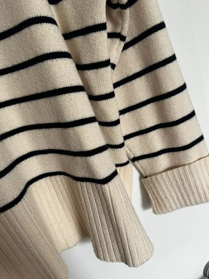 Pull rayé beige et noir - photo numéro 3