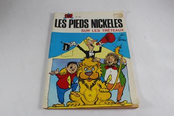 Les pieds nickeles sur les treteaux N°55 Vintage
