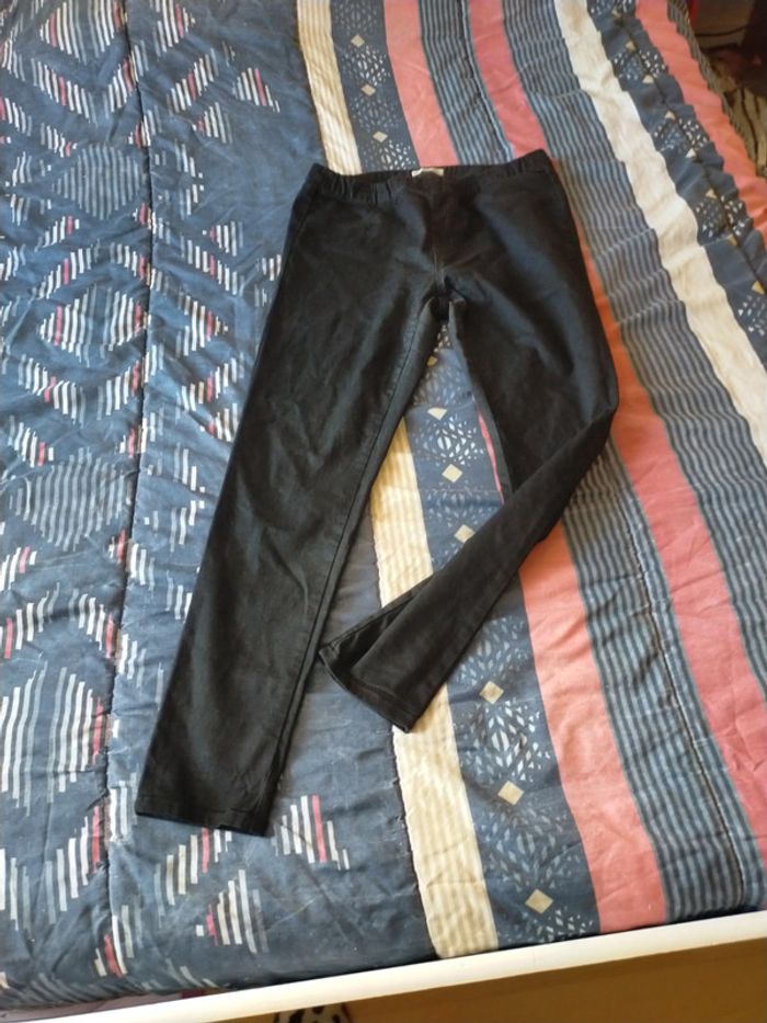 Joli legging noir et bon état - photo numéro 4
