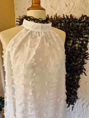 👗 Robe élégante à papillons en relief 🦋