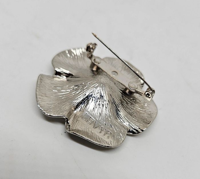 Broche.
Yves Rocher - photo numéro 6