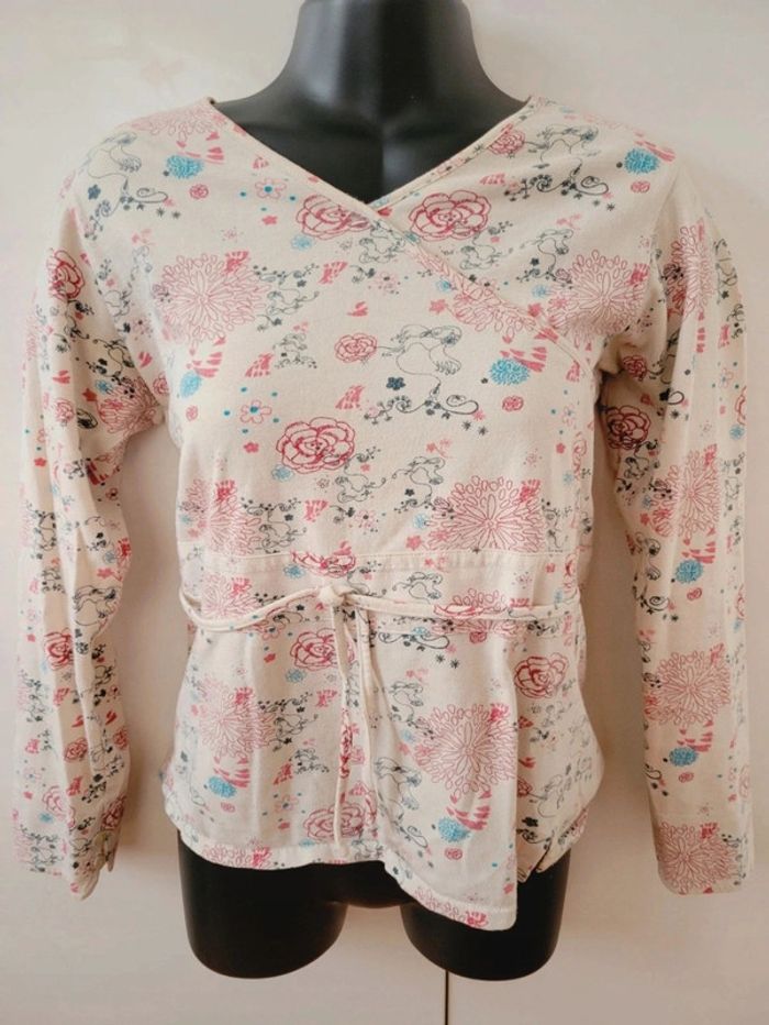 Tee shirt manches longues coeur
croisé crème motifs fleurs