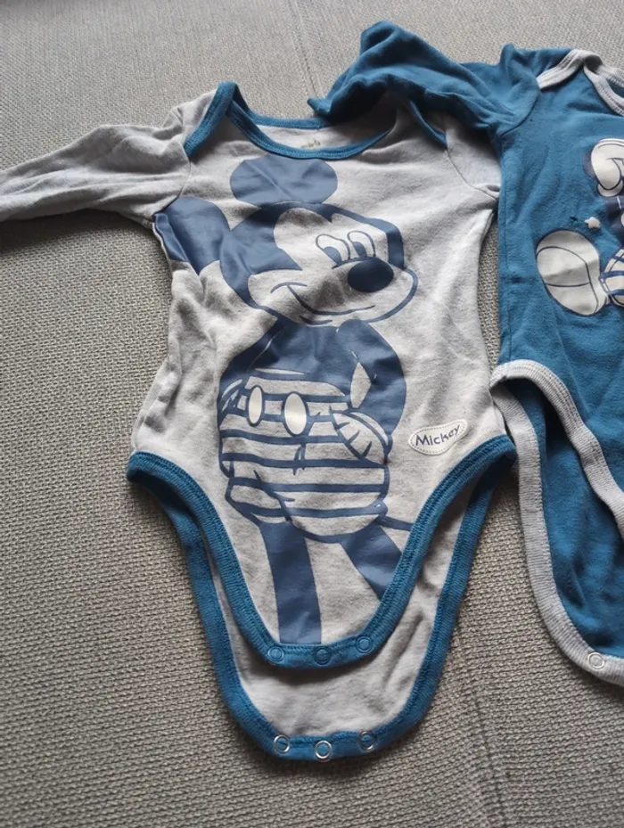 Lot 2 bodies 12 mois mickey - photo numéro 2