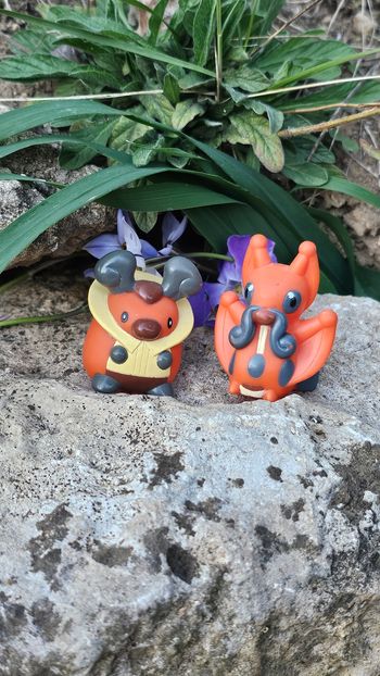 Super figurine Pokemon Nintendo finger puppet évolution crikzik melokrik 