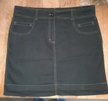 Jupe noire taille 46 u essentielle