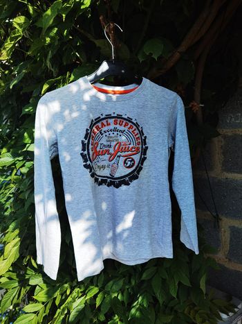 D835 - tee shirt ML 10 ans