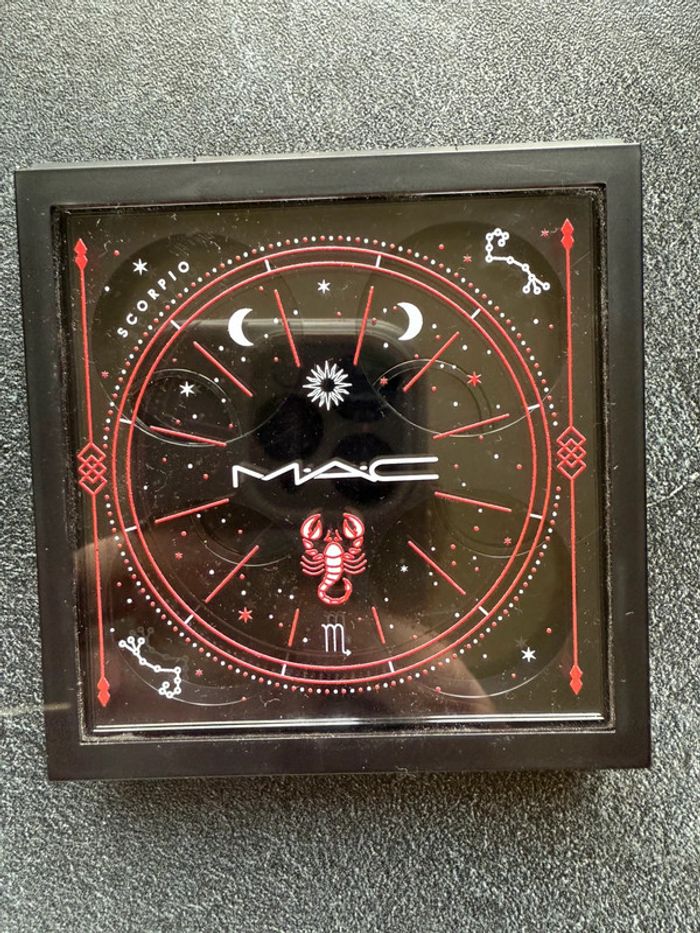 Boîte pour ombres à paupière Mac Scorpion