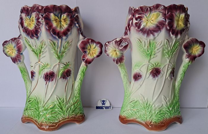 Lot de 2 vases en barbotine Onnaing Art Nouveau