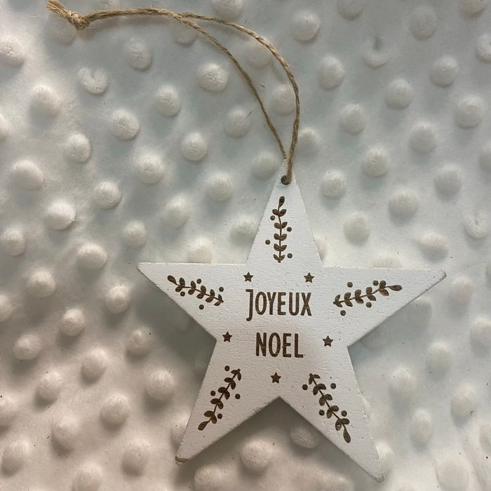 Suspension étoile “Joyeux Noël” en bois gravé ⭐️