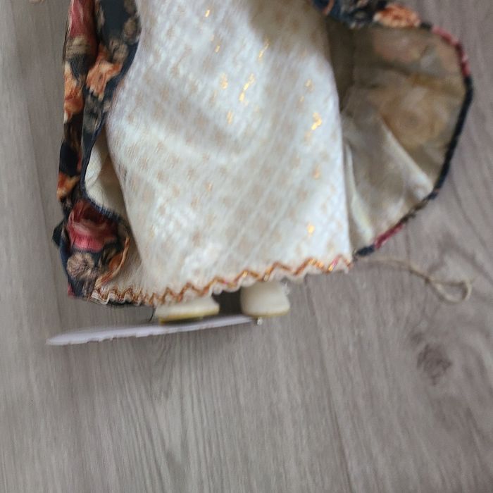 Poupée porcelaine - photo numéro 4