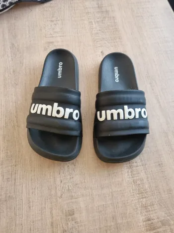 Claquettes Umbro P.32