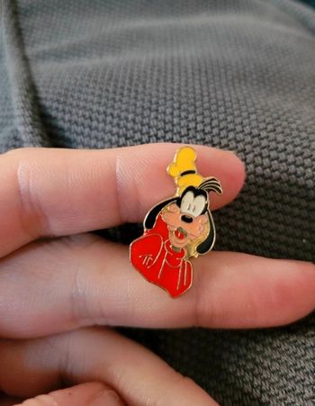 pin's disney  dingo
