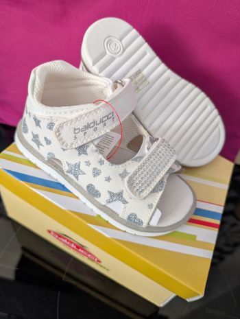 Sandales d'été fille. Semelle intérieure en cuir. Taille 24. Neuf. Balducci 