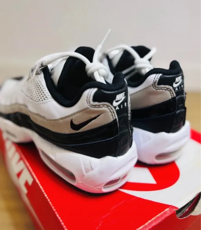 Nike Air Max 95 Patent Black And White Taille 38.5 - photo numéro 3