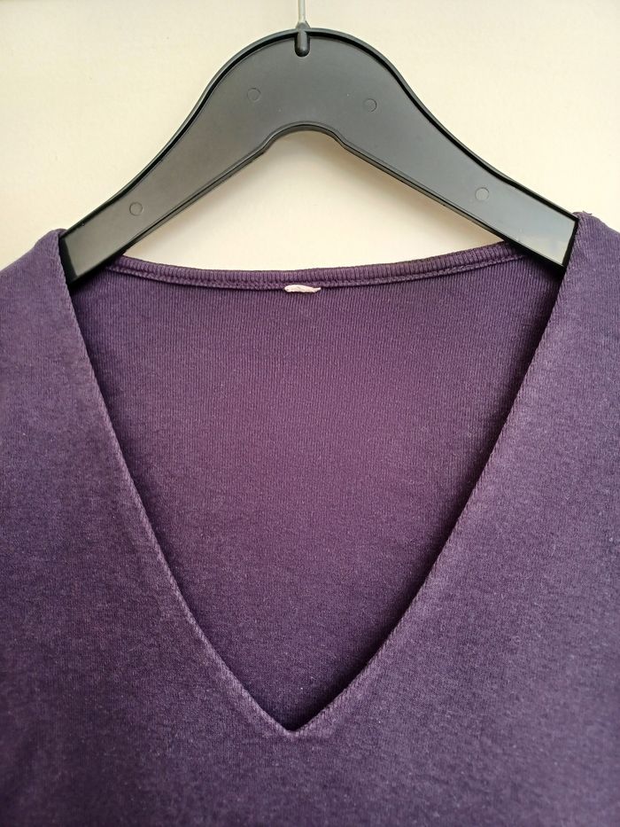 T-shirt col V violet taille 36 manches 3/4 - photo numéro 2