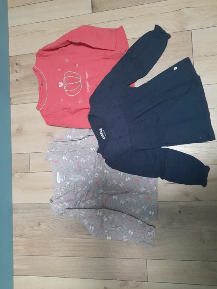 Lot de 3 hauts neufs 4 ans