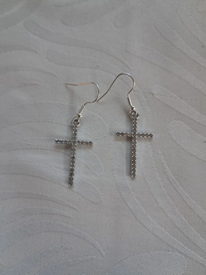 Boucle d'oreille croix