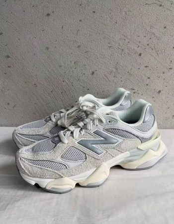 Baskets New Balance 9060 LNY taille 44