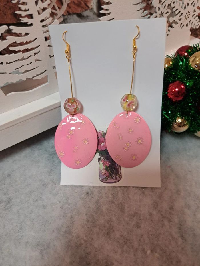 Boucles d'oreilles pendante en résine - photo numéro 2