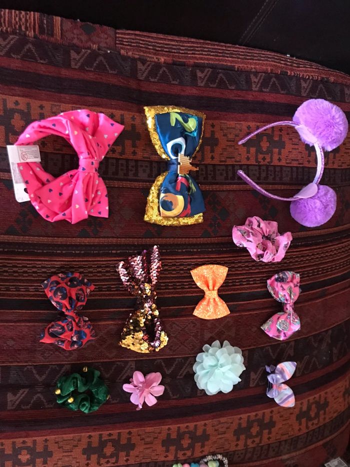 Gros lot bracelets + colliers + vernis + gloss + serre-têtes - photo numéro 7