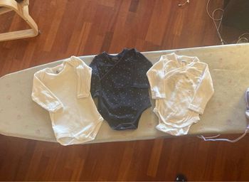 Lot de 3 bodies 6 mois TBE
