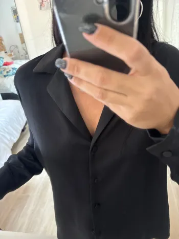 Chemise noire satin 42