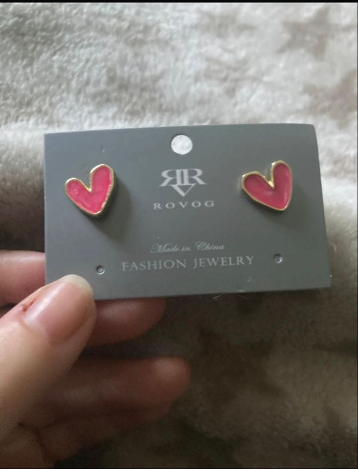 Boucles d’oreilles NEUVES pour femme forme de cœur couleur rose - photo numéro 3