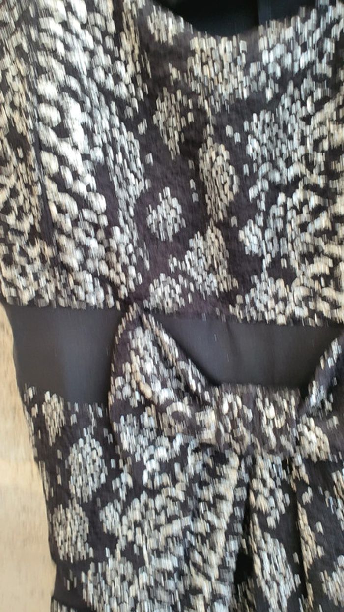 Très belle robe chic taille 34 en très bon état - photo numéro 2