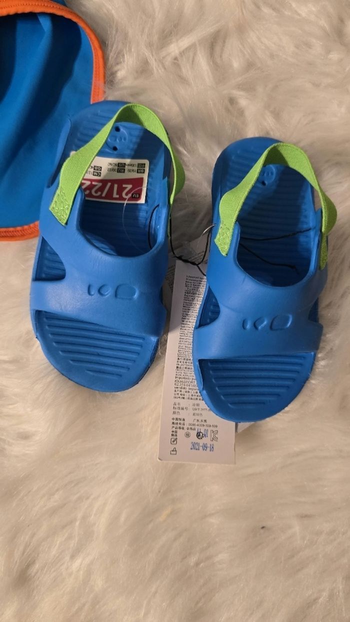 💙💙Casquette uv 2 ans et sandales piscine 21/22 💙💙 - photo numéro 2