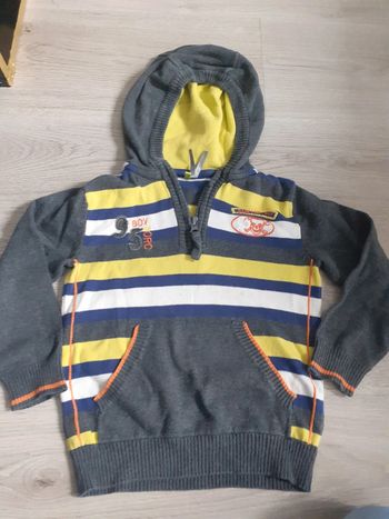Pull à capuche 4ans