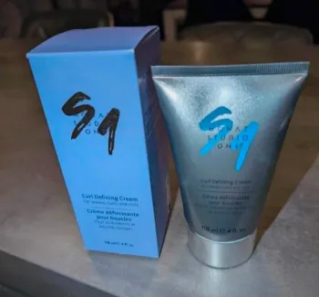 Crème definissante pour cheveux bouclés NEUVE