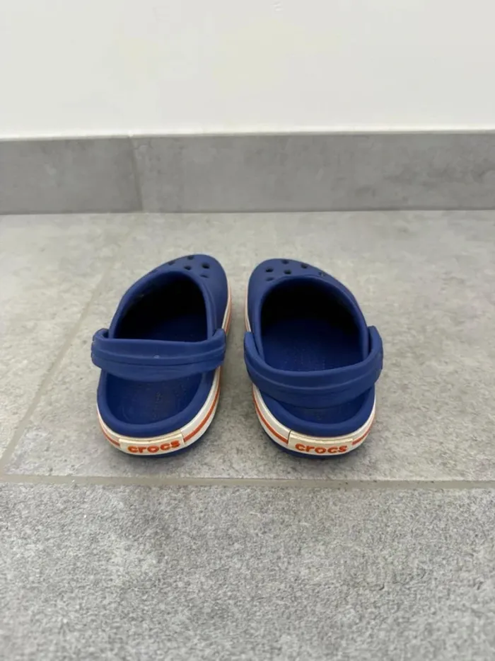 Sabots Crocs enfants bleu taille 7 soit 23-24 en super état - photo numéro 5
