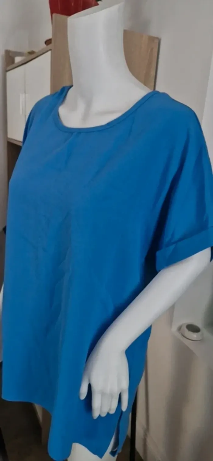 Magnifique haut bleu taille XL shein - photo numéro 3