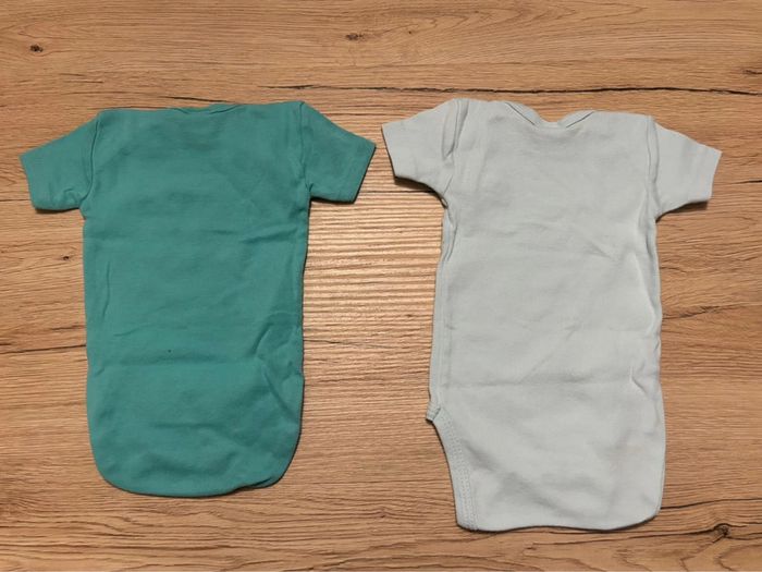 Lot 4 bodies manches courtes 3 mois - photo numéro 3