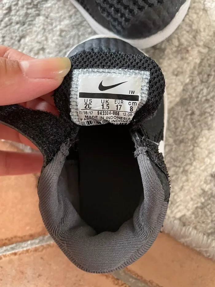 Basket bébé Nike taille 17 - photo numéro 2