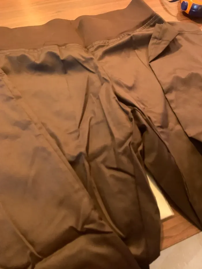 lot 3 pantalons et 1 short - photo numéro 9