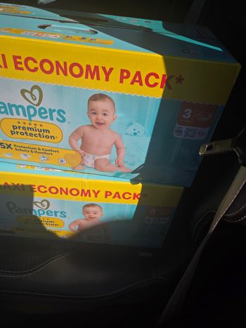 2 cartons couches pampers 