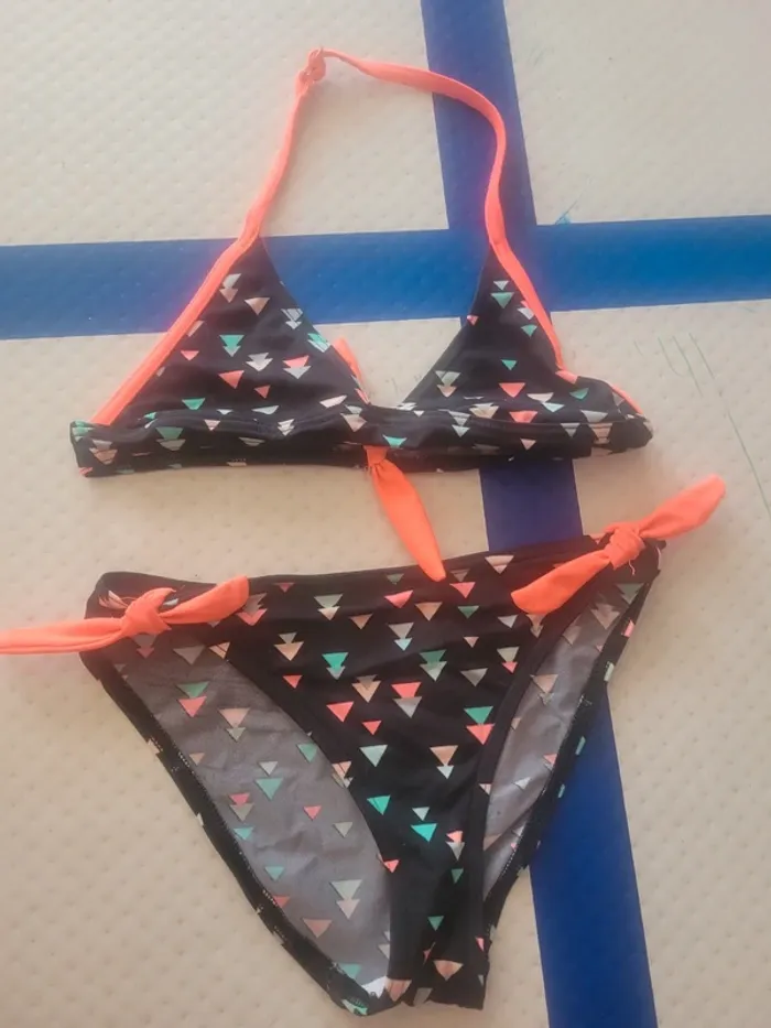 Maillot de bain neuf 12 ans