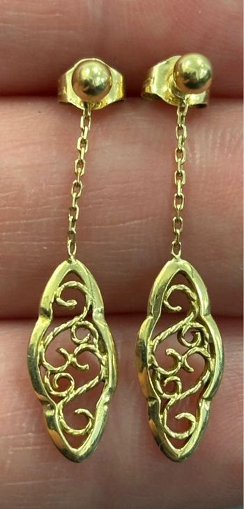 Jolie paire de boucles d’oreilles pendantes en or 18 carat femme TBE