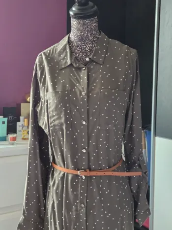 Robe Chemise  kaki de chez Anna Karel en Taille 40/L