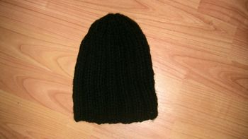 Bonnet en laine noir épais fait main